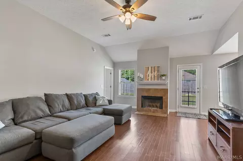Living - 121 Bishop Ct, Millbrook, AL 36054 photo 2 of 4