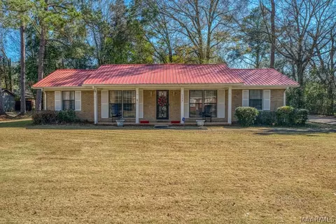 208 Crestwood Dr, Selma, AL 36701