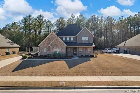 212 Spruce Knoll Ln, Elmore, AL 36025