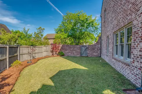 Exterior - 5019 Chiltern St, Montgomery, AL 36116 photo 7 of 12