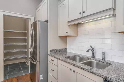 Kitchen - 5019 Chiltern St, Montgomery, AL 36116 photo 3 of 3
