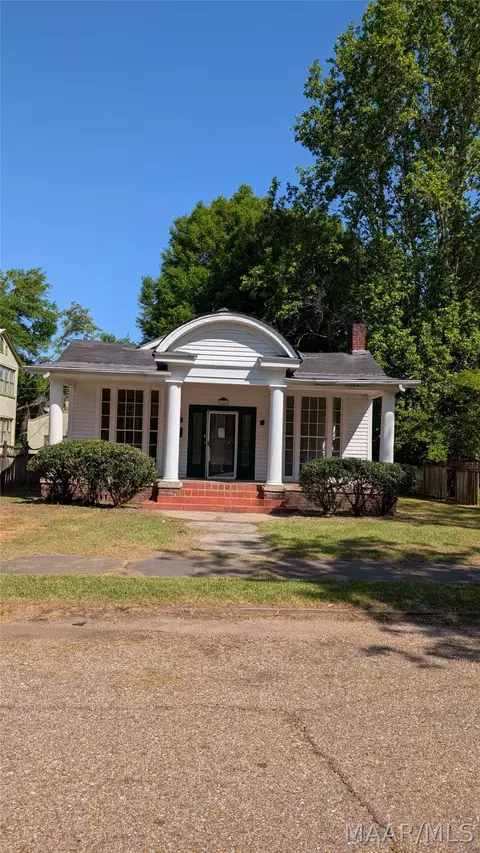 711 Arsenal Pl, Selma, AL 36701