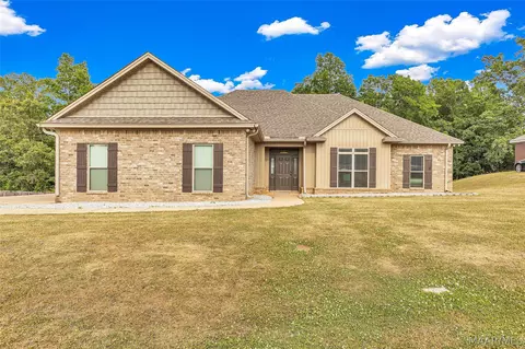 322 Sunnybrook Dr, Deatsville, AL 36022