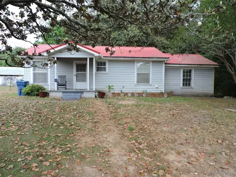 139 Golson Rd, Fort Deposit, AL 36032