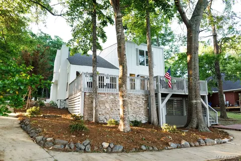 1007 Shoal Creek Dr, Deatsville, AL 36022