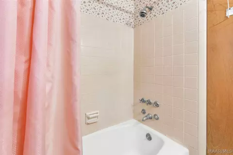 Bath - 206 E Riding Rd, Montgomery, AL 36116 photo 4 of 4