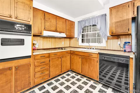 Kitchen - 206 E Riding Rd, Montgomery, AL 36116 photo 1 of 3
