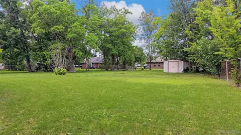 Exterior - 206 E Riding Rd, Montgomery, AL 36116 photo 2 of 4