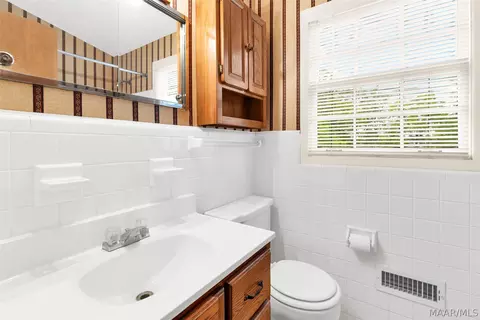 Bath - 206 E Riding Rd, Montgomery, AL 36116 photo 1 of 4