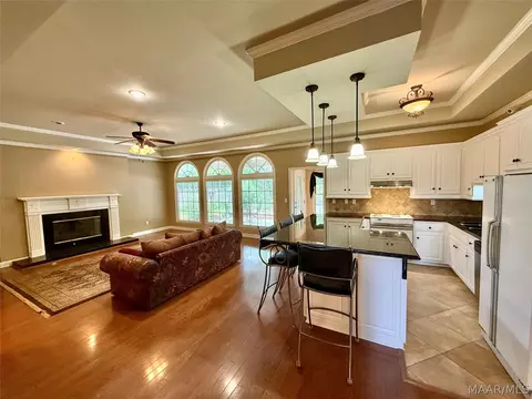 Living - 9 Chambliss Dr, Selma, AL 36701 photo 1 of 4