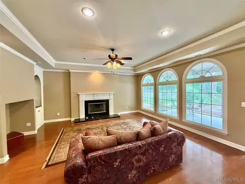 Living - 9 Chambliss Dr, Selma, AL 36701 photo 2 of 4