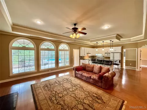 Living - 9 Chambliss Dr, Selma, AL 36701 photo 3 of 4