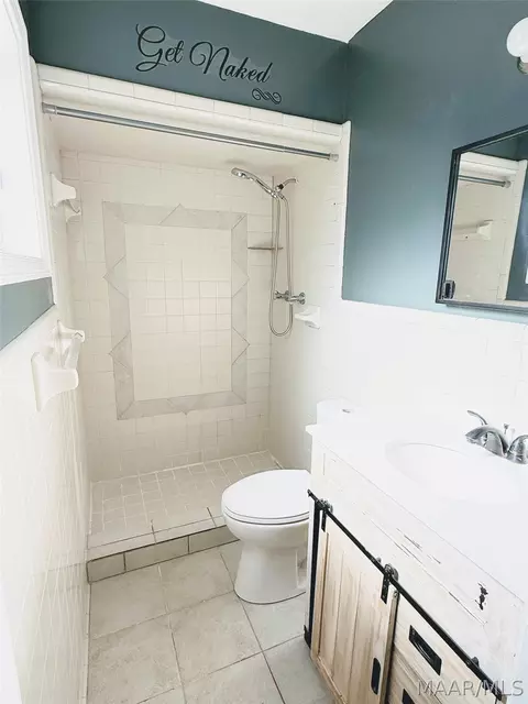 Bath - 3621 Robert E Lee Dr, Millbrook, AL 36054 photo 1 of 2
