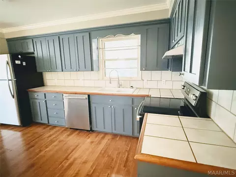 Kitchen - 3621 Robert E Lee Dr, Millbrook, AL 36054 photo 2 of 6