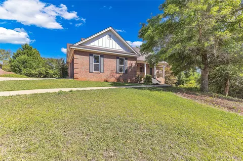 221 Doe Dr, Prattville, AL 36067