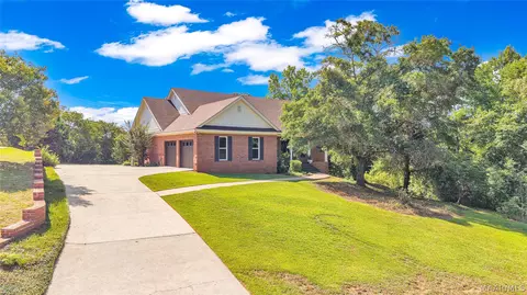 221 Doe Dr, Prattville, AL 36067