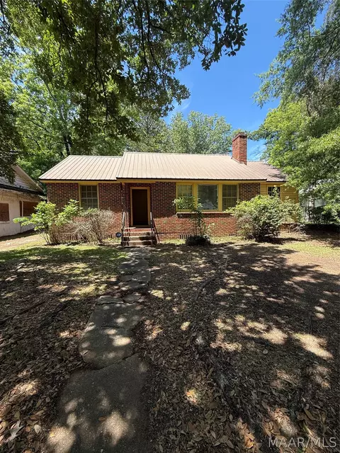 5 Edgewood Dr, Selma, AL 36701