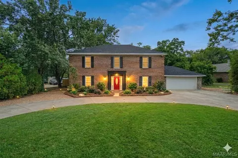 26 Fairlane Dr, Montgomery, AL 36106
