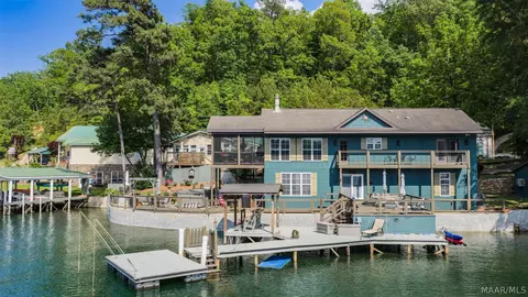 369 Honeysuckle Hl, Tallassee, AL 36078