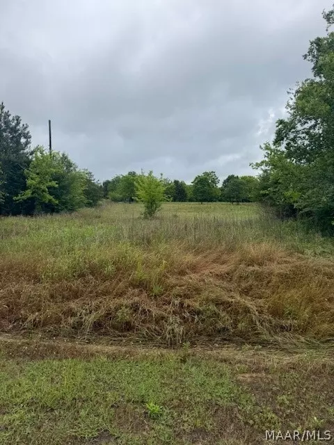 1 Coosa River Rd, Deatsville, AL 36022