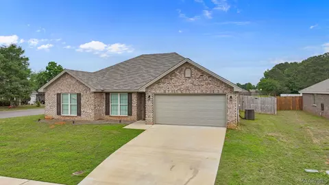 17 Landing Pl, Wetumpka, AL 36092