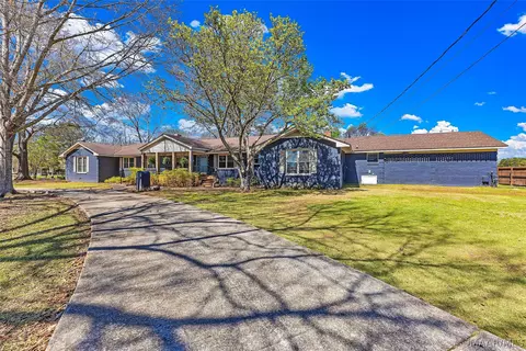 201 Greencrest Ln, Prattville, AL 36067