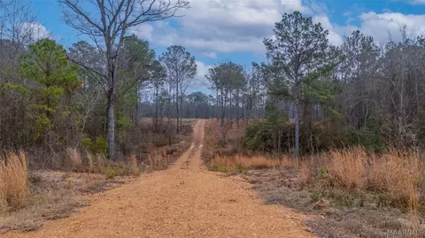 272 Shadow Wood Ln, Wetumpka, AL 36092