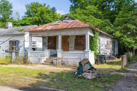 909 Minter Ave, Selma, AL 36701