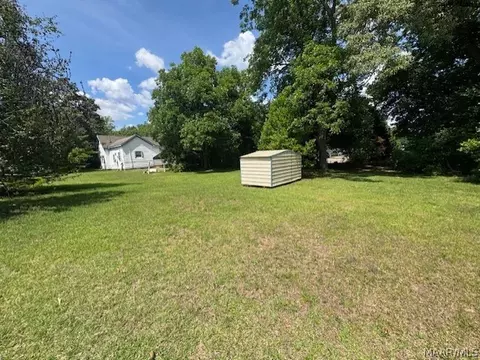 616 Wetumpka St, Prattville, AL 36067