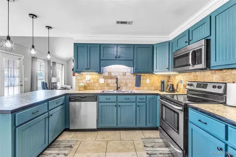 Kitchen - 2308 County Road 81 Rd, Clanton, AL 35045 photo 3 of 4