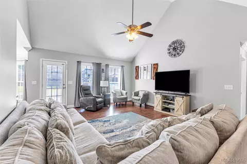 Living - 2308 County Road 81 Rd, Clanton, AL 35045 photo 2 of 2