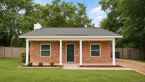 136 Honeysuckle Dr, Millbrook, AL 36054