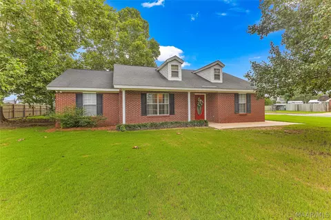 90 Scarlet Oak Dr, Deatsville, AL 36022