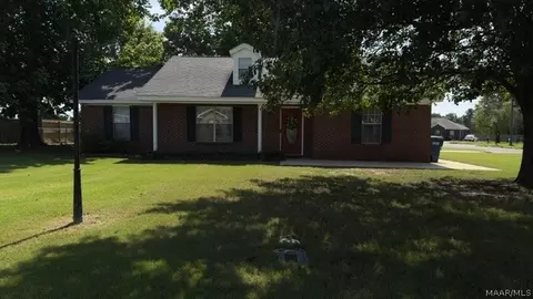 90 Scarlet Oak Dr, Deatsville, AL 36022