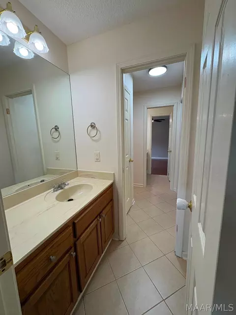 Bath - 2310 Halcyon Blvd, Montgomery, AL 36117 photo 4 of 5