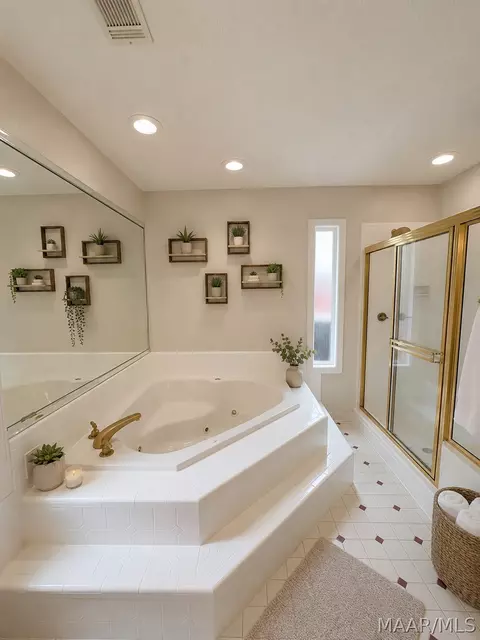 Bath - 2310 Halcyon Blvd, Montgomery, AL 36117 photo 3 of 5