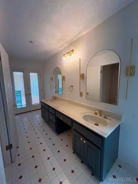 Bath - 2310 Halcyon Blvd, Montgomery, AL 36117 photo 1 of 5