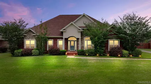 925 Fireside Dr, Prattville, AL 36067