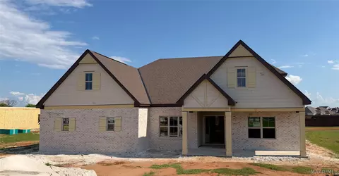 102 Dow Dr, Wetumpka, AL 36093