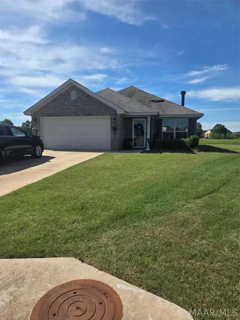 72 Oasis Dr, Wetumpka, AL 36092