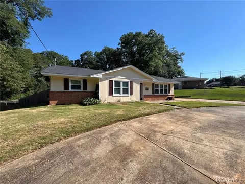 147 Lawrence St, Prattville, AL 36067