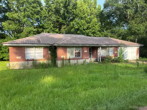 89 Stewart St, Tallassee, AL 36078