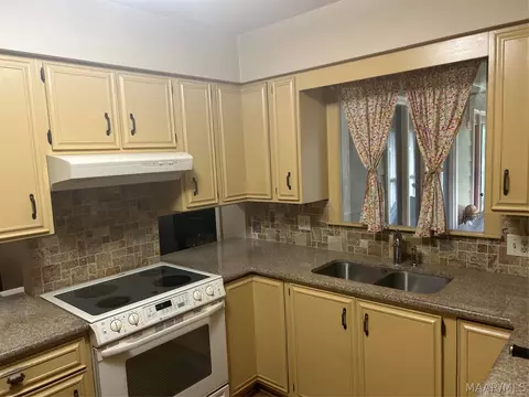953 Green Ridge Ct, Montgomery, AL 36109