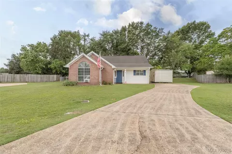35 Foxdale Ct, Millbrook, AL 36054