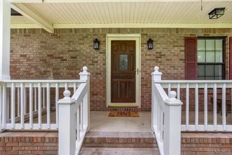Exterior - 200 Mae St, Clanton, AL 35045 photo 2 of 9