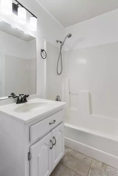 Bath - 200 Mae St, Clanton, AL 35045 photo 1 of 3