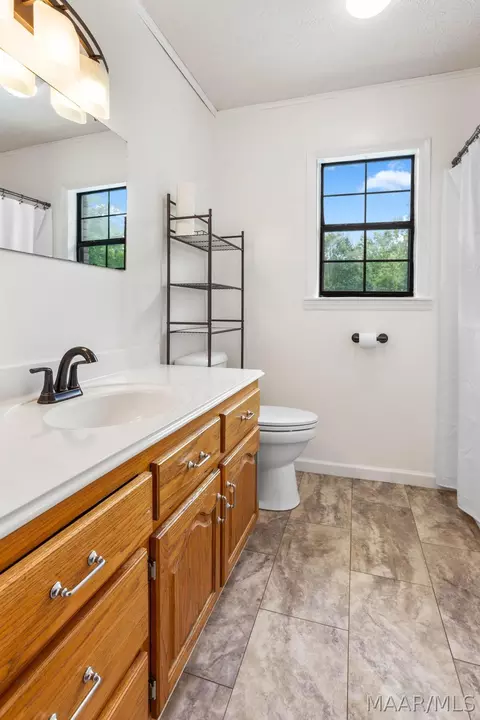 Bath - 200 Mae St, Clanton, AL 35045 photo 3 of 3