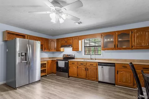 Kitchen - 200 Mae St, Clanton, AL 35045 photo 1 of 2