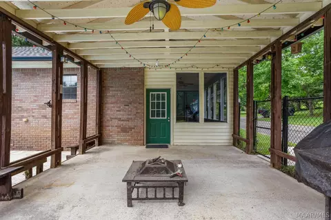 Exterior - 200 Mae St, Clanton, AL 35045 photo 4 of 9