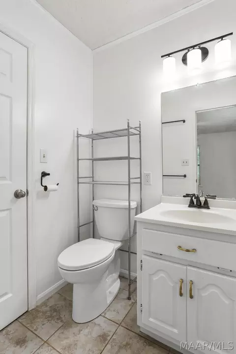Bath - 200 Mae St, Clanton, AL 35045 photo 2 of 3